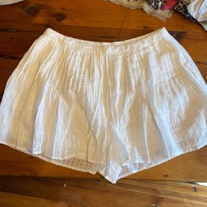 American eagle size large flowey short, lined with pockets brand new with tags